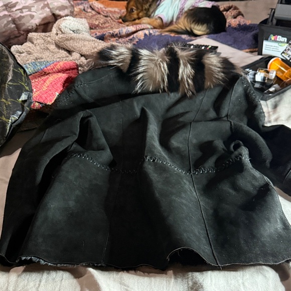 Black Fur-Trimmed Women's Jacket - Picture 5 of 6
